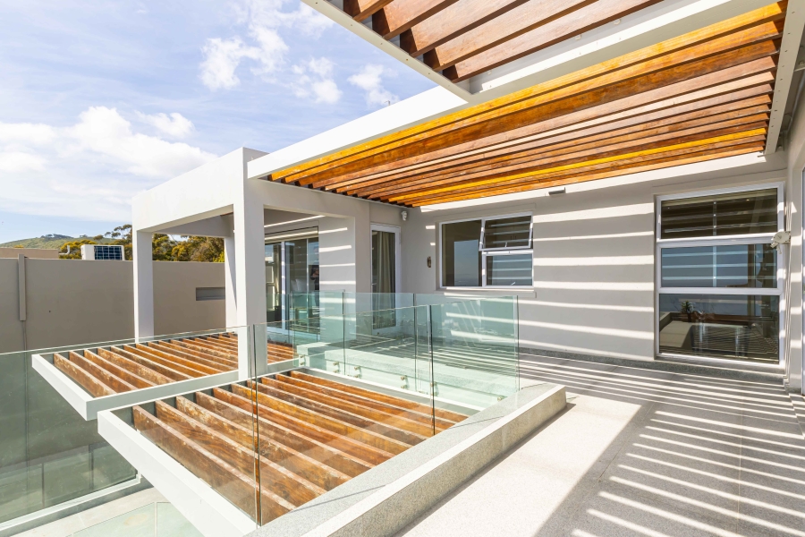 To Let 2 Bedroom Property for Rent in Bantry Bay Western Cape